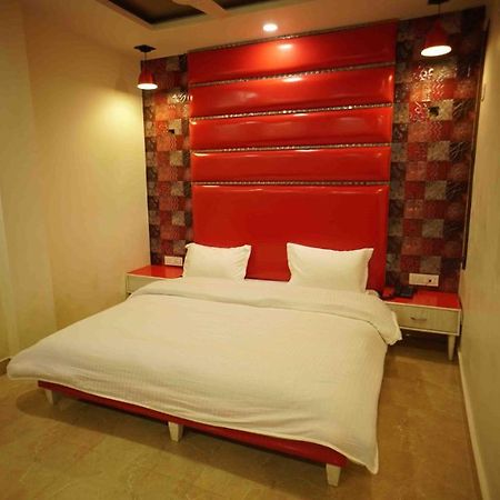 Hotel Soluxe Yamuna Nagar Екстер'єр фото